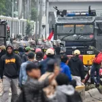 Kericuhan Pecah di Senayan: Massa Gabungan Dipukul Mundur Aparat di Depan Gedung DPR